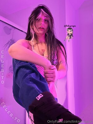 Linksgroupie Nude Leaked Photo #227