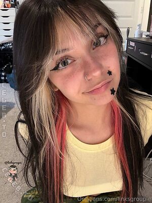 Linksgroupie Nude Leaked Photo #300