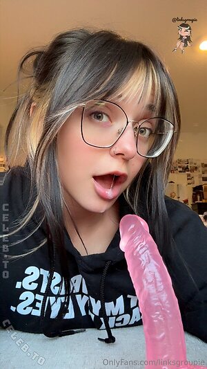 Linksgroupie Nude Leaked Photo #336