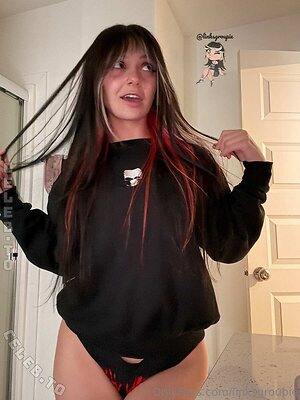 Linksgroupie Nude Leaked Photo #364