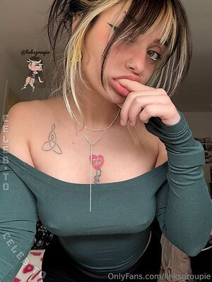 Linksgroupie Nude Leaked Photo #371