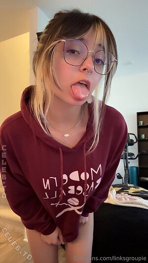 Linksgroupie Nude Leaked Photo #496