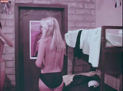 Linnea Quigley leaked photo #12