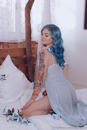 Linspics Nude Leaked Photo #13