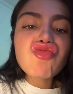 Lip Sniffing leaked photo #3