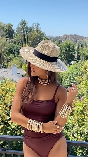 Lisa Dillon leaked photo #53