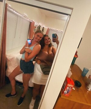 Lisa’s leaked photo #24