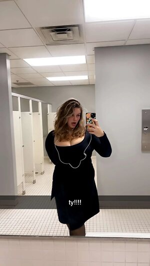 Lisa’s leaked photo #28