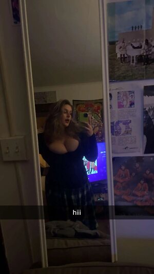 Lisa’s leaked photo #29