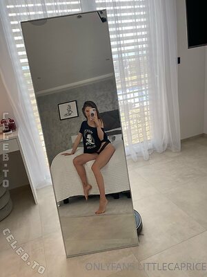 Little Caprice photo