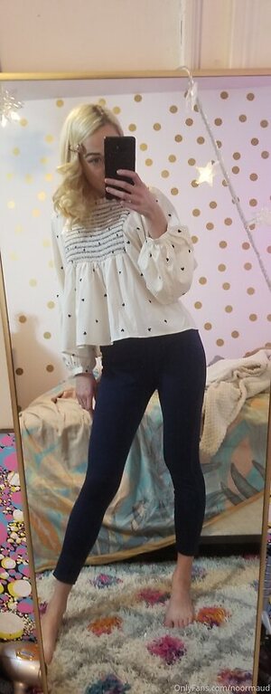 LittleCarlyNympho leaked photo #9