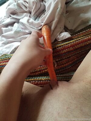 LittleCarlyNympho leaked photo #105