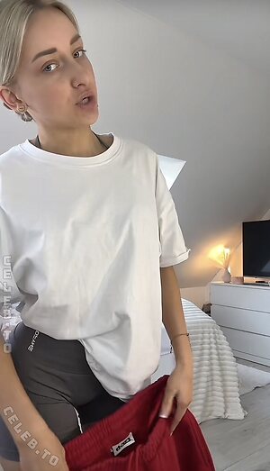 littleLienchen Nude Leaked Photo #6