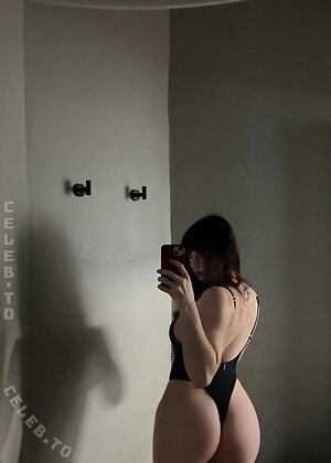 Littlelivbug Nude Leaked Photo #5