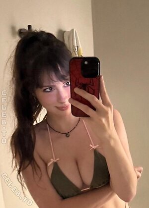 Littlelivbug Nude Leaked Photo #23