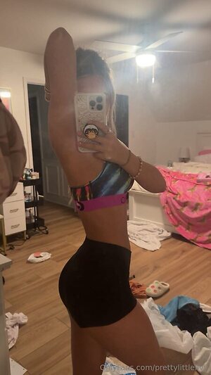 Liv Mitchell leaked photo #4