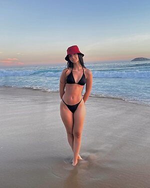 Livia Araujo leaked photo #4