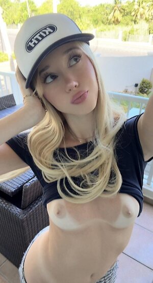 livy.mae leaked photo #63