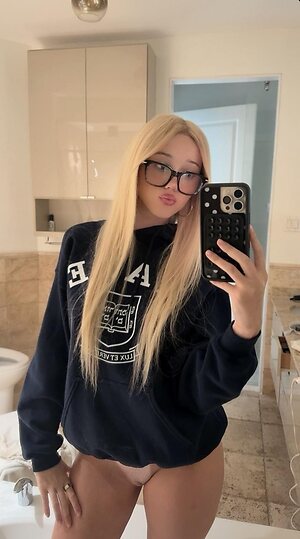 livy.mae leaked photo #64