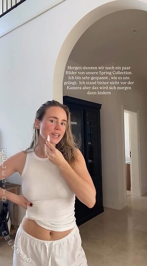 Liz Kaeber Nude Leaked Photo #2