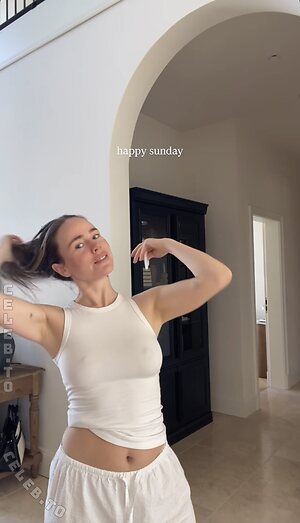 Liz Kaeber Nude Photos