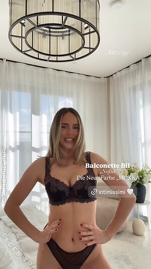 Liz Kaeber Nude Leaked Photo #18