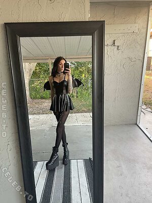 Liz Raw Nude Leaked Photo #6