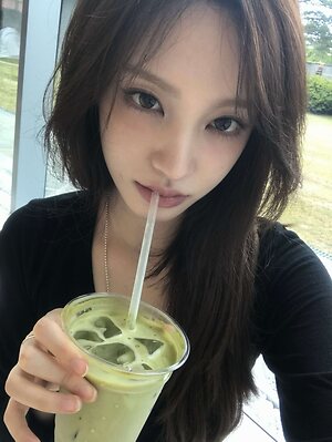 LIZ leaked photo #37