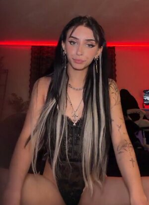 Liza Lowe leaked photo #10