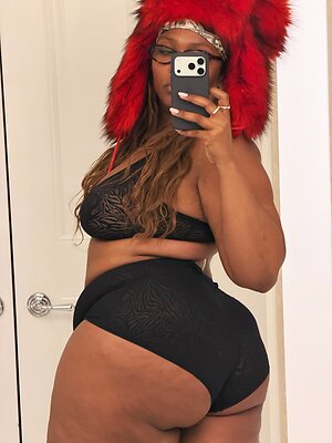Lizzo leaked photos