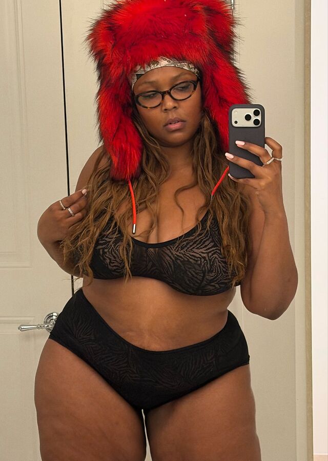 Lizzo leaked photos