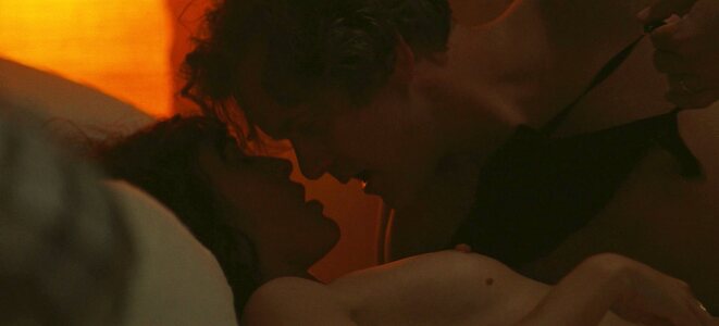 Lizzy Caplan Nude Leaked Photo #3