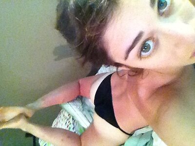 Lizzy Caplan leaked photo #45