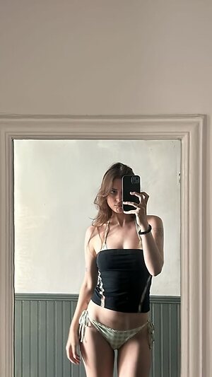 Lizzy McAlpine leaked photo #23