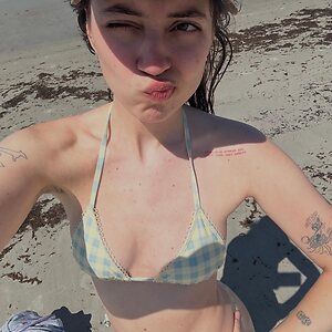 Lizzy McAlpine