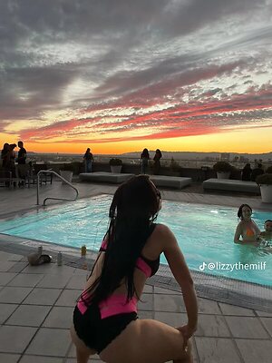 Lizzy leaked photo #5