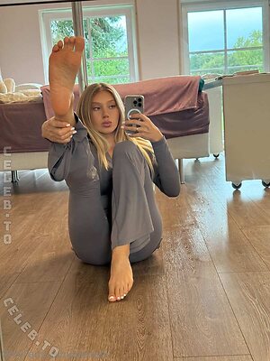 Loenihadi Nude Leaked Photo #12