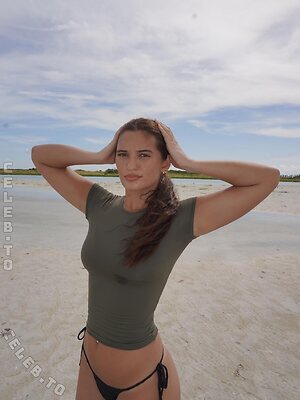 lola ivy