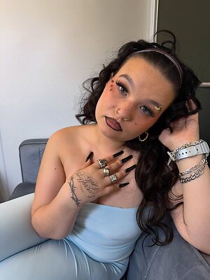 Lola Young leaked photo #3