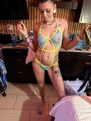 lolariley69 leaked photo #2