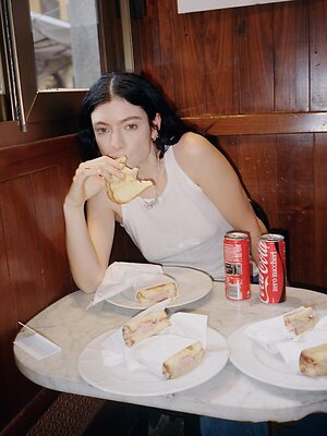 Lorde leaked photo #16