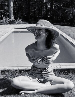 Louise Bourgoin leaked photo #10
