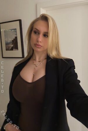 loulou_fbl Nude Leaked Photo #5