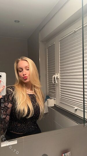 loulou_fbl Nude Leaked Photo #14