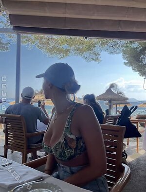 loulou_fbl Nude Leaked Photo #28