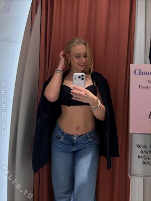 loulou_fbl Nude Leaked Photo #33