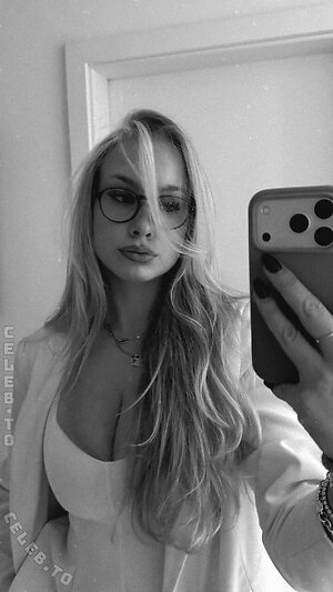 loulou_fbl Nude Leaked Photo #41