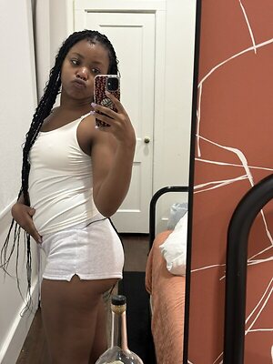 Lovenychelle leaked photo #4