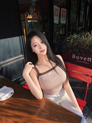 LOYEWE leaked photo #2
