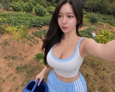 LOYEWE leaked photo #3